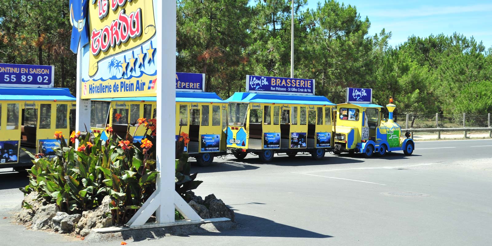 The little tourist train of Saint-Hilaire in Vendée in front of Le Bois Tordu campsite