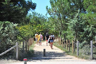 Direct access from the campsite to the beach at Saint-Hilaire-de-Riez in Vendée