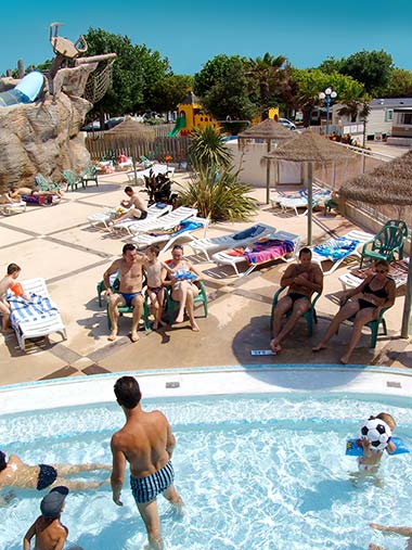 The paddling pool at the Le Bois Tordu 85 campsite