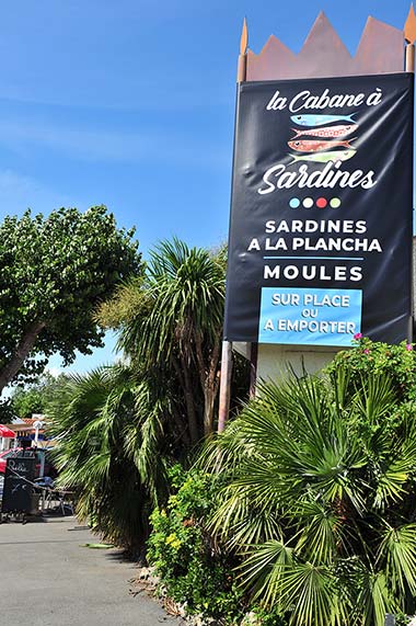 The entrance to the sardines restaurant on the plancha at Le Bois Tordu campsite in Saint-Hilaire-de-Riez