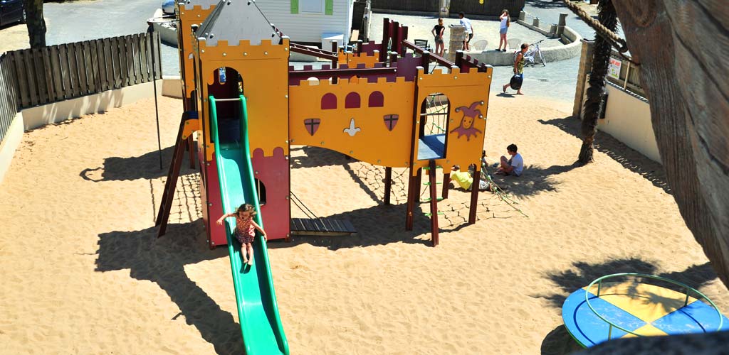 Der Kinderspielplatz auf dem Campingplatz Bois Tordu in der Vendée