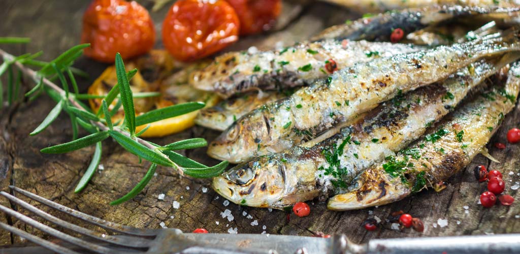 Gegrilde sardines in het campingrestaurant in Saint-Hilaire-de-Riez