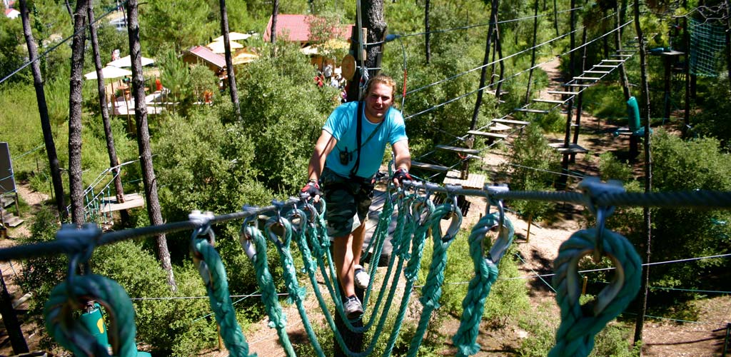 Tree climbing course in Saint-Hilaire-de-Riez near Le Bois Tordu campsite