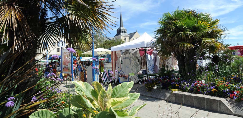 Market in the city center of Saint-Hilaire-de-Riez in Vendée near the campsite