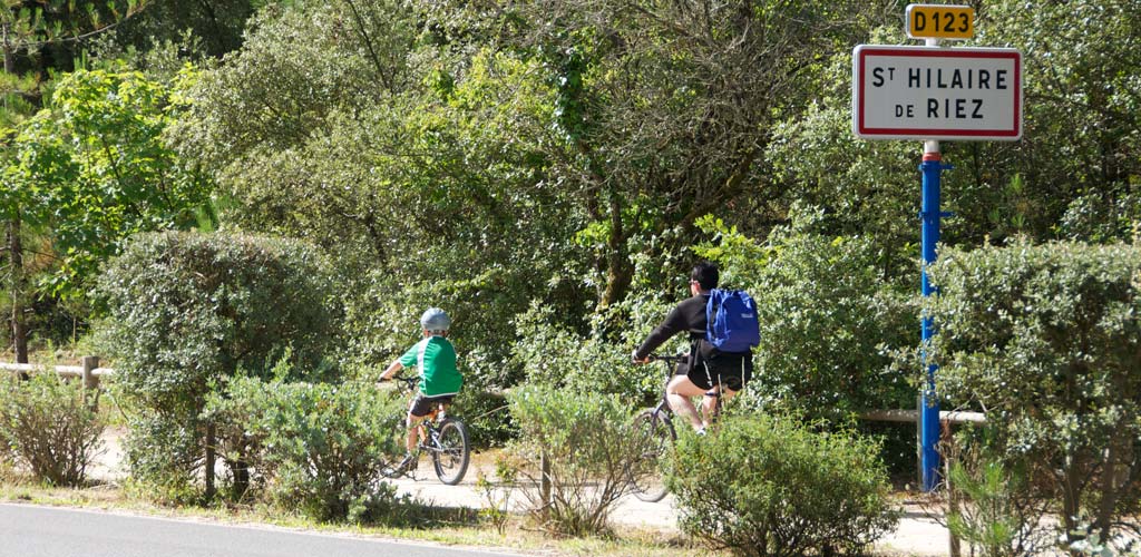 Radweg und Eingangsschild in Saint-Hilaire-de-Riez